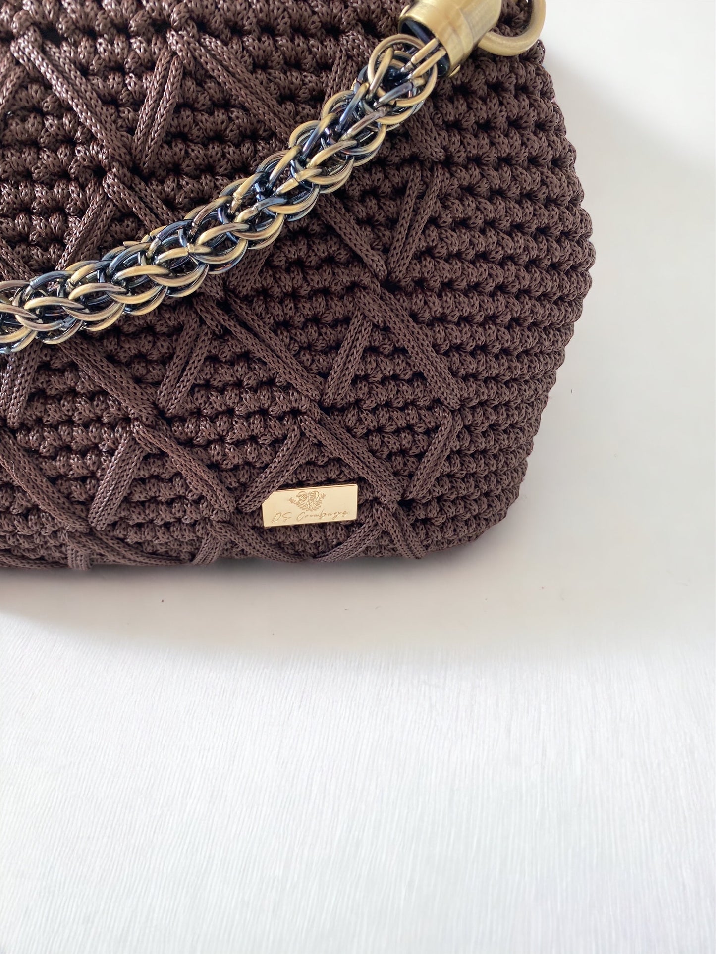 Glamorous clutch with metal chain handle