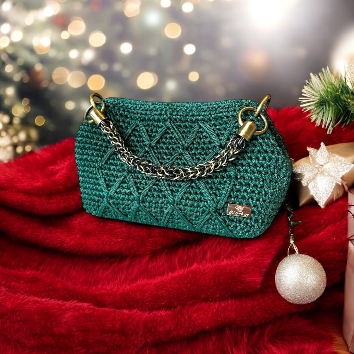 GLAMUROUS CLUTCH in Emerald Green