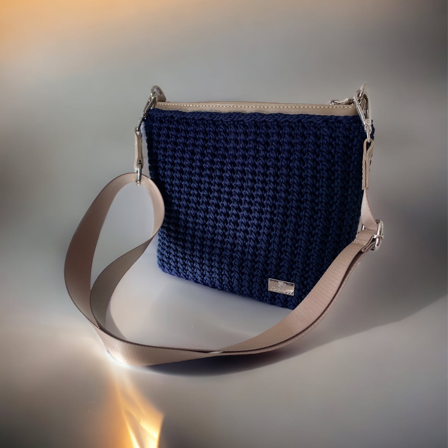 AMELIA - elegant and practical cross-body handbag