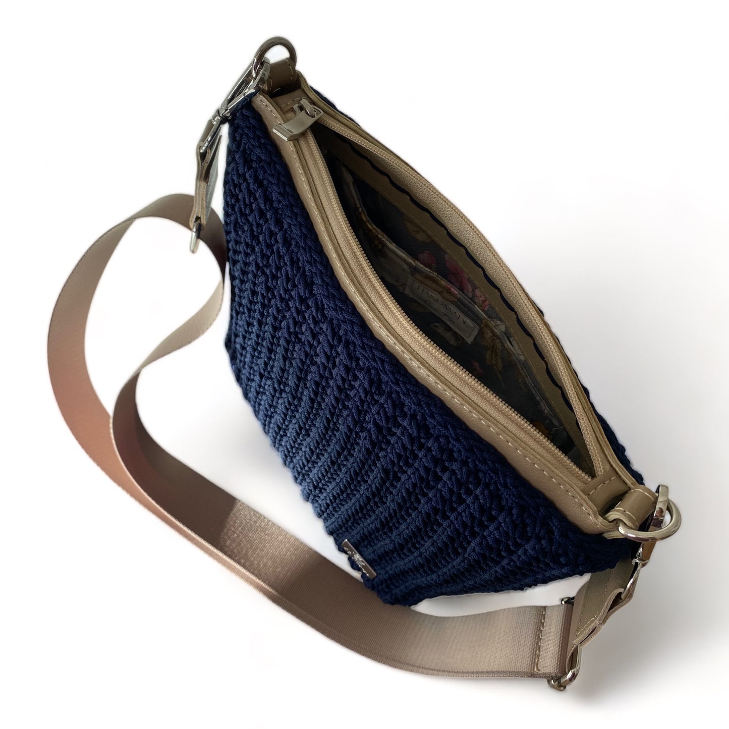 AMELIA - elegant and practical cross-body handbag
