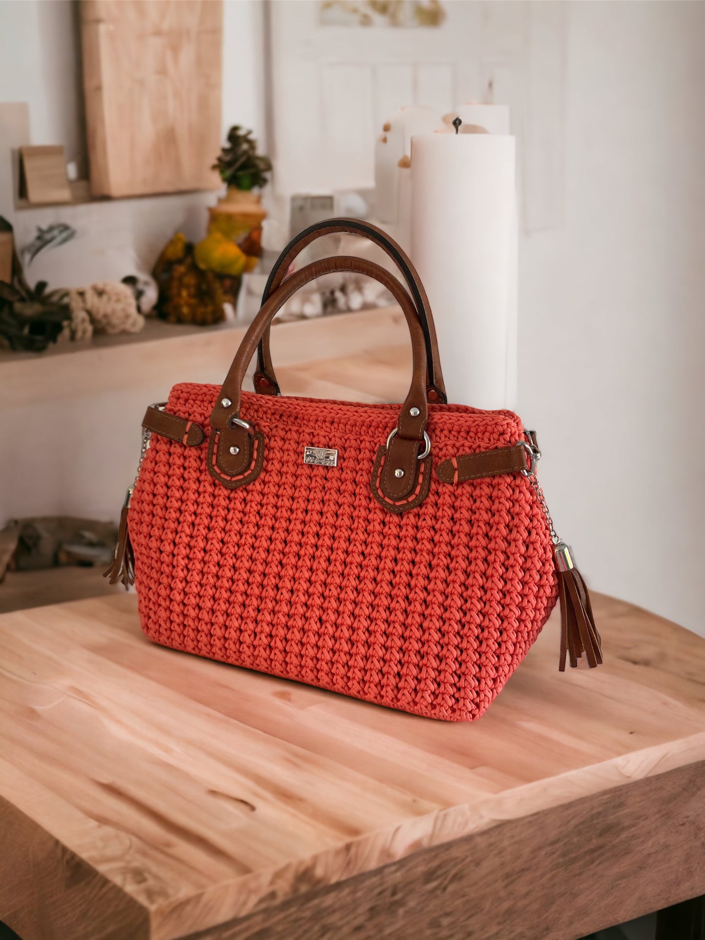 TOTE - perfect if you are looking for chic big handbag