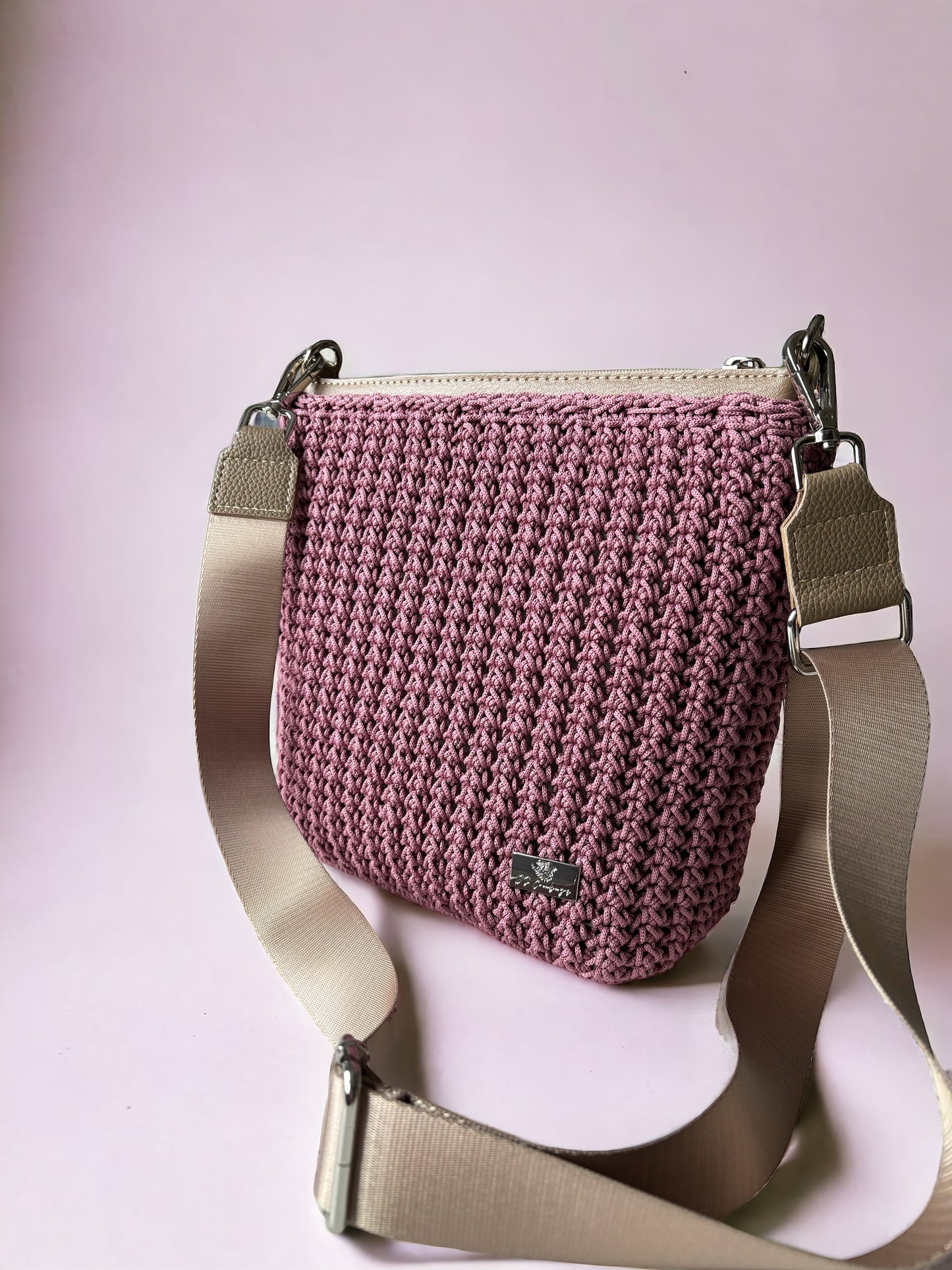 AMELIA crossbody perfect size for day-to-day use