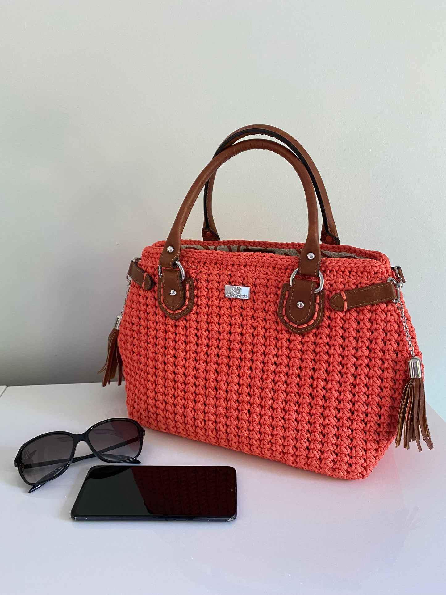TOTE - perfect if you are looking for chic big handbag