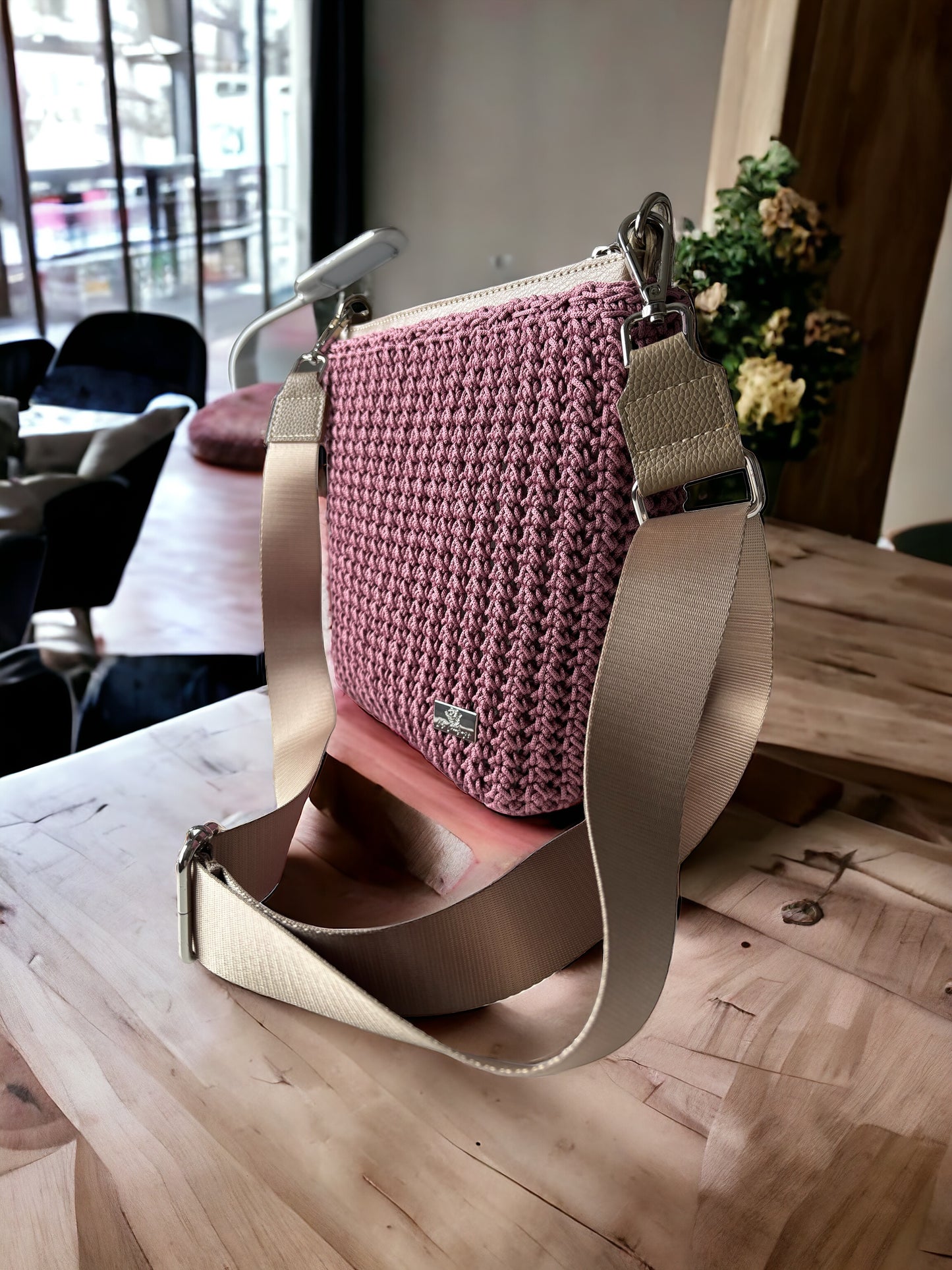 AMELIA crossbody perfect size for day-to-day use
