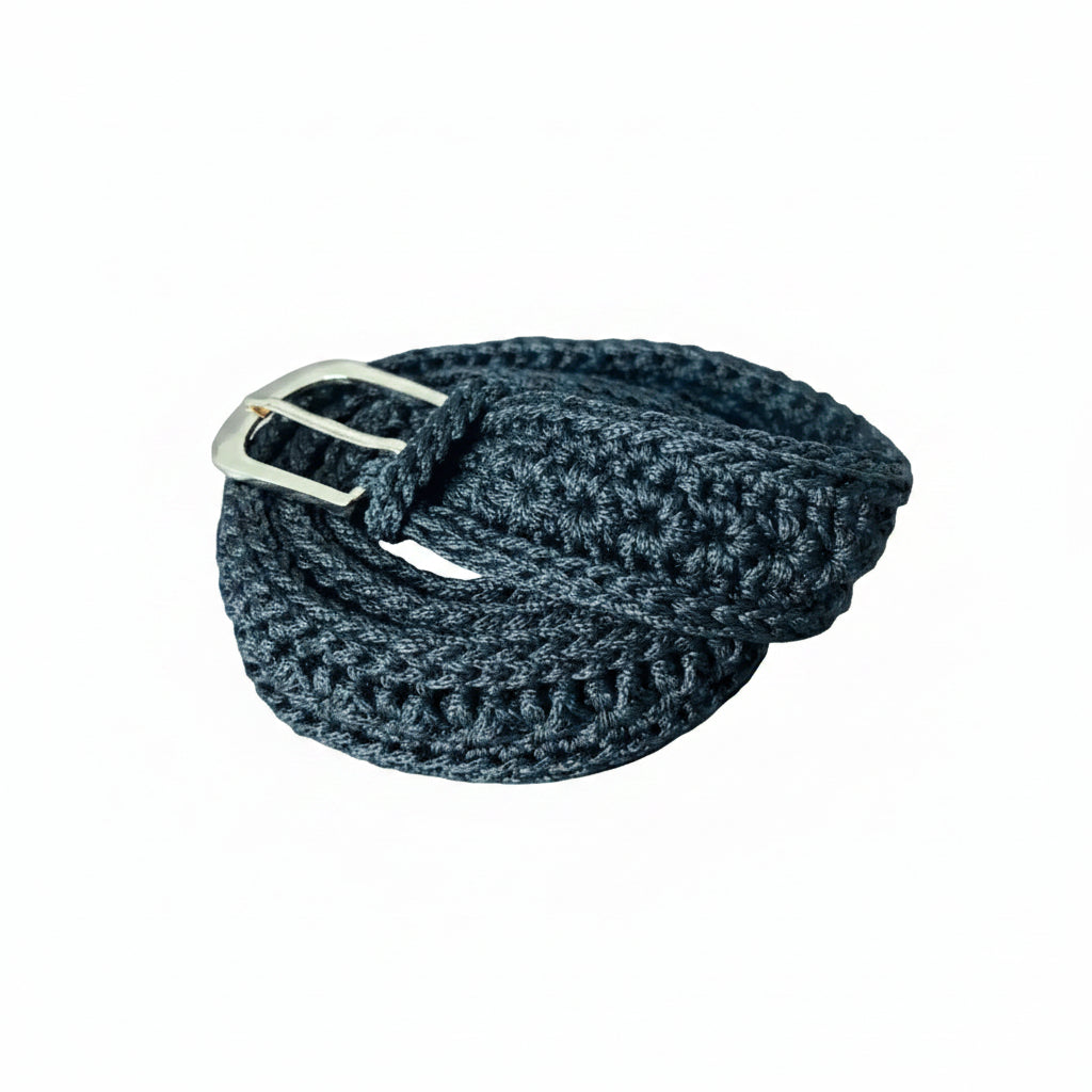 Belt in Black in combination with gold colour buckle
