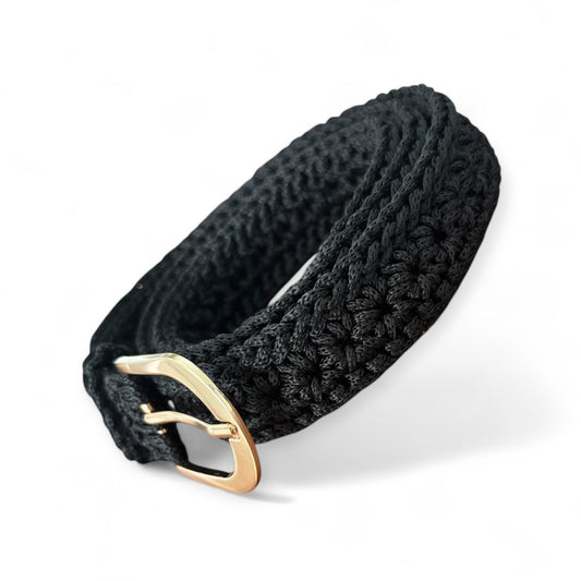Belt in Black in combination with gold colour buckle