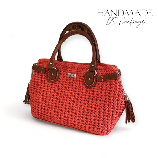 TOTE - perfect if you are looking for chic big handbag